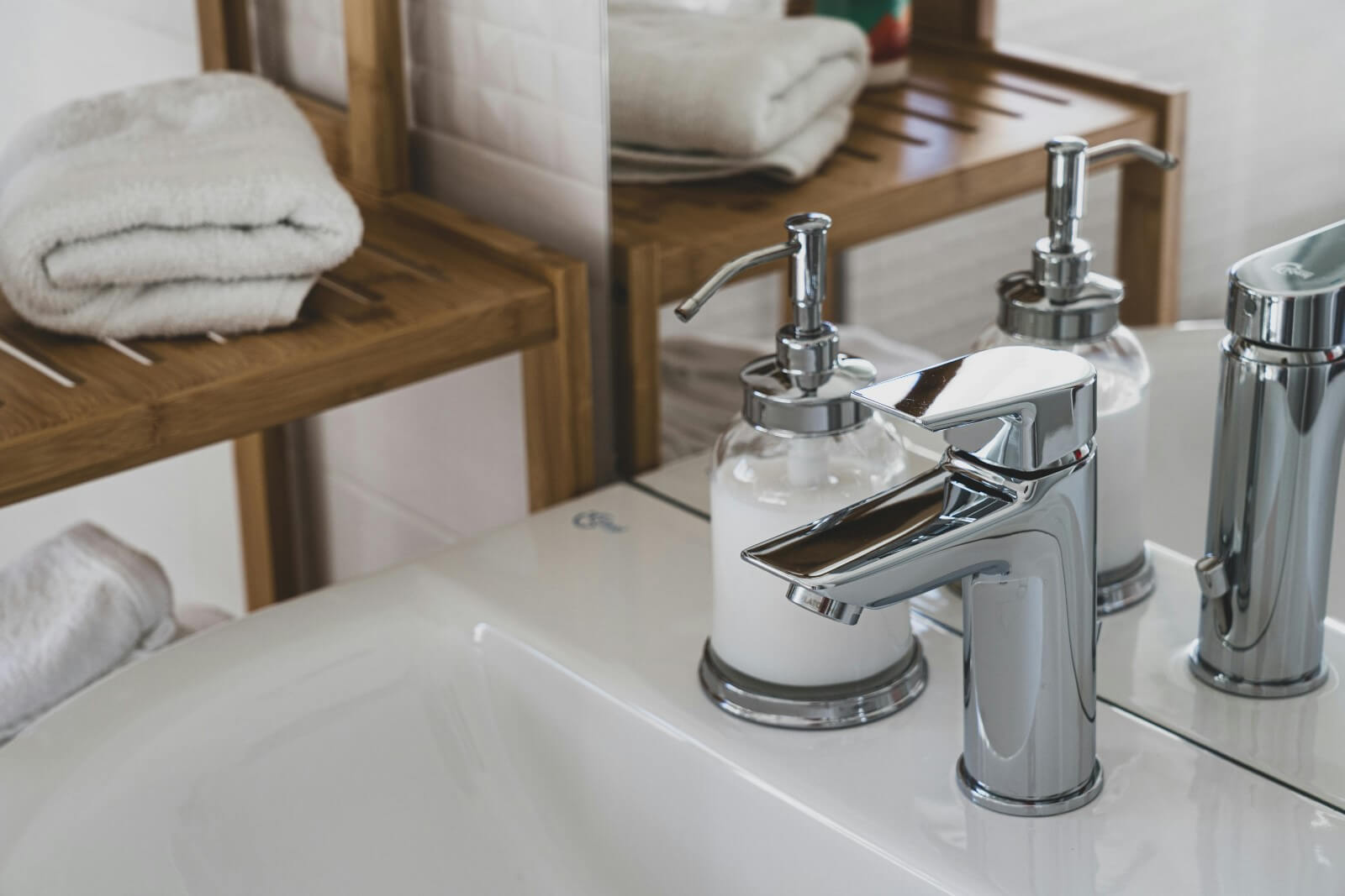 bathroom-cleaning-sink-2
