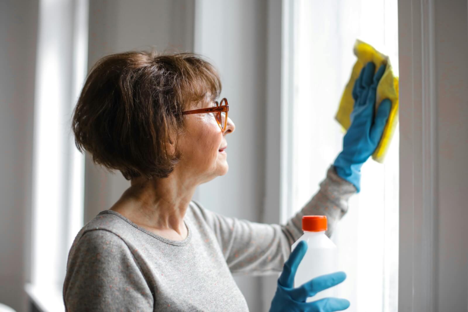 residential-cleaning-woman-cleaning-window-spring-cleaning