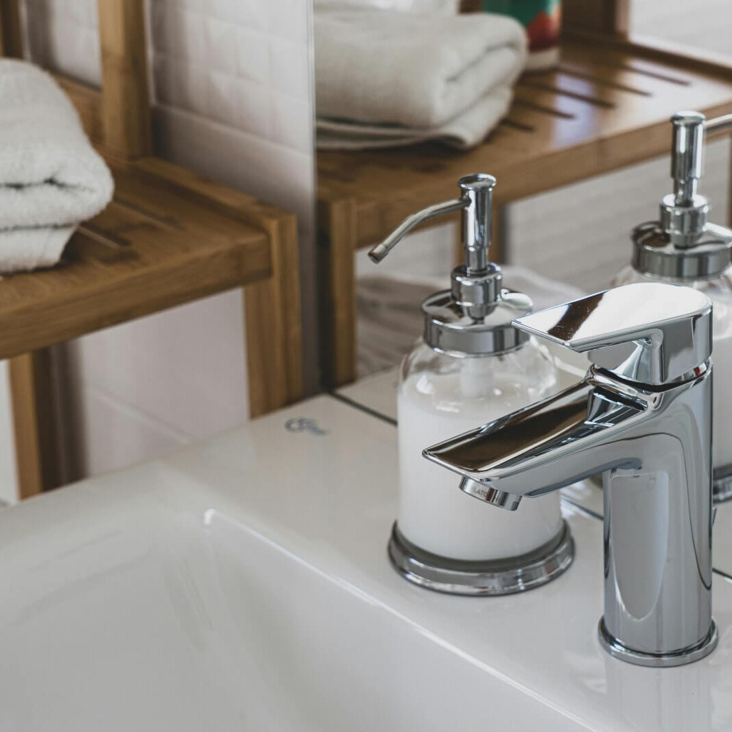 bathroom-cleaning-sink-2