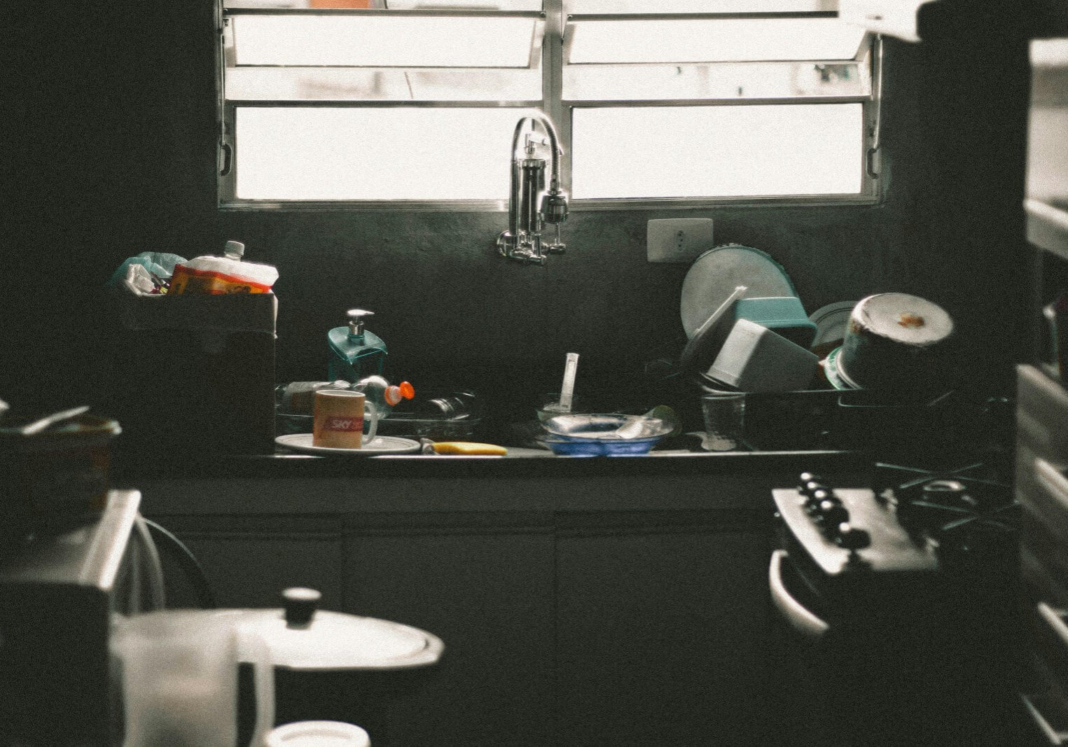 residential-cleaning-kitchen-sink-dishes-washing